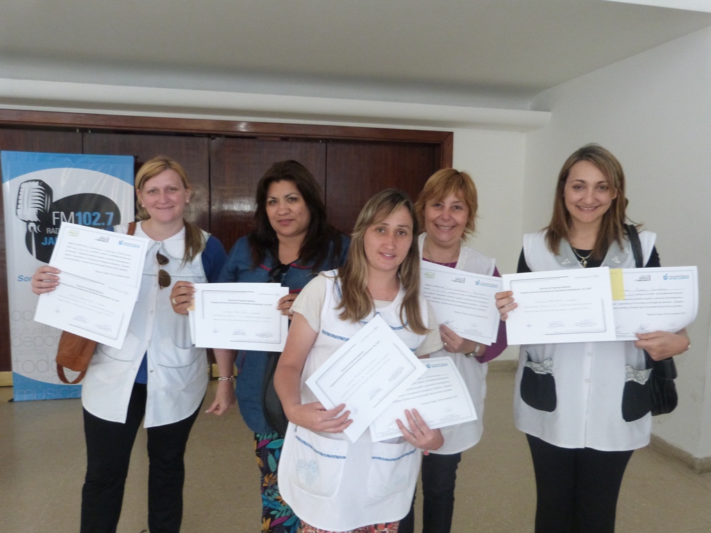 Maestras primarias recibieron sus certificados en la UNAJ