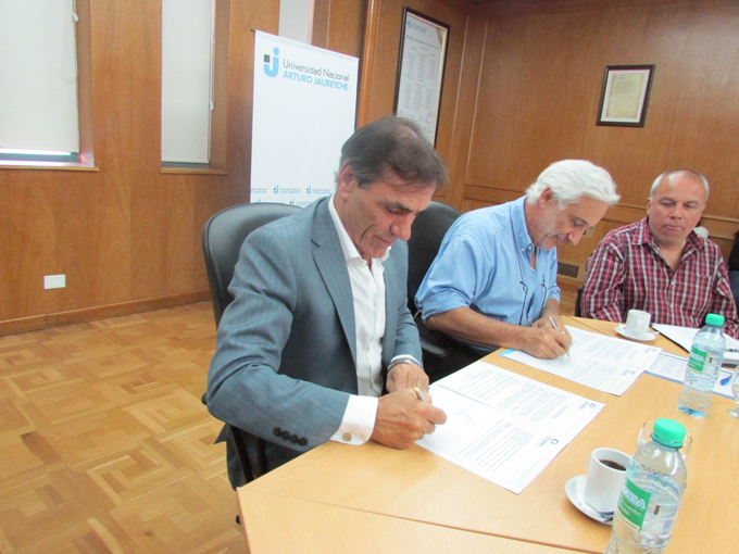 El rector Ernesto Villanueva firmó un convenio con el presidente de la CONEAU Néstor Pan