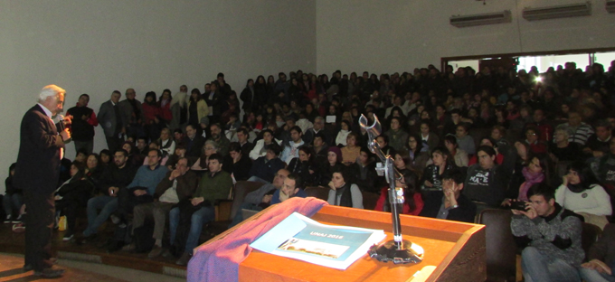 Ernesto Villanueva Y La Comunidad Universitaria