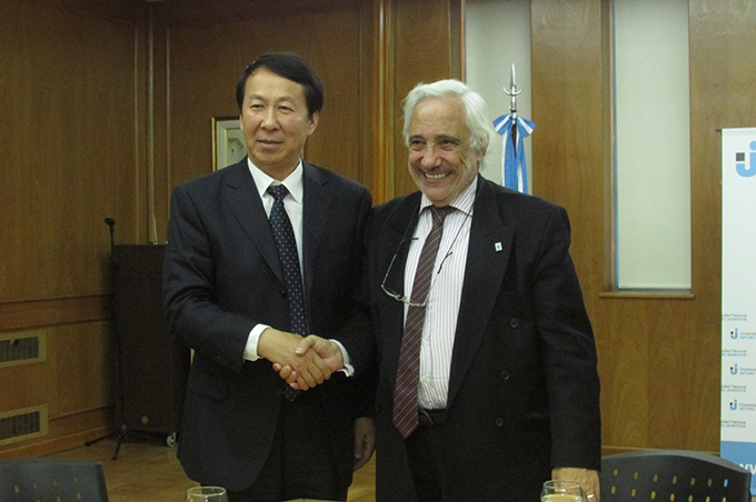 Firma de convenio con la Universidad de Ciencia y Tecnología de Shandong, China.