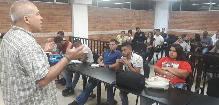 Participación de la UNAJ en universidad de Colombia