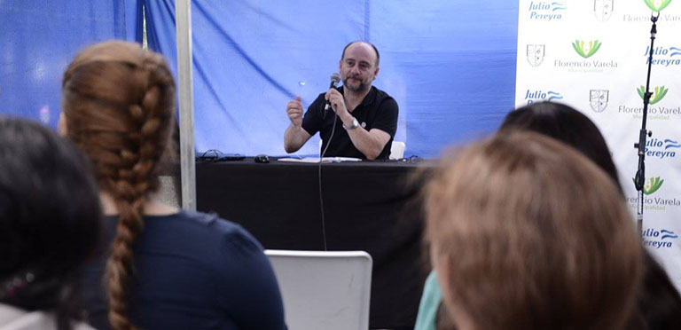 La UNAJ en la Feria del Libro de Florencio Varela