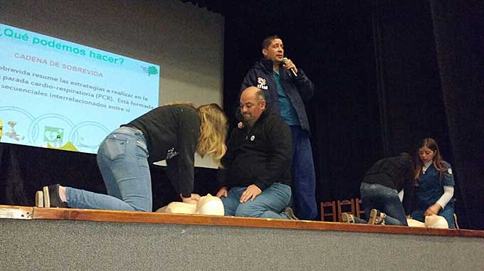 Estudiantes De Emergencias Sanitarias Y Desastres Siguen Capacitando A La Comunidad En RCP