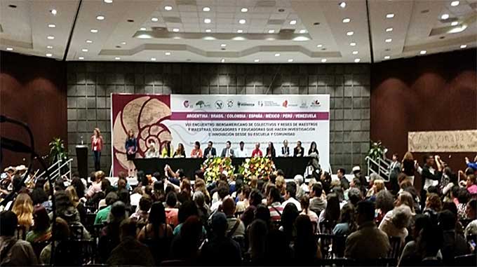 Docente En Encuentro De Redes De Educadorxs Investigadores En México