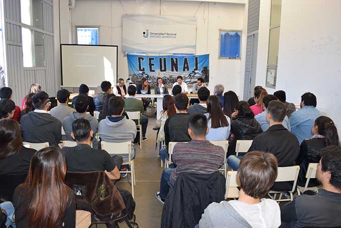 ADIMRA Joven presentó en la UNAJ sus programas para estudiantes de Ingeniería