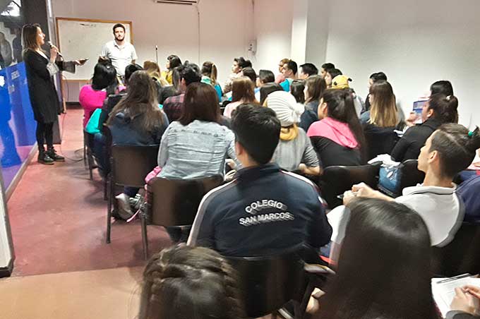 Charlas para estudiantes en el municipio de Almirante Brown