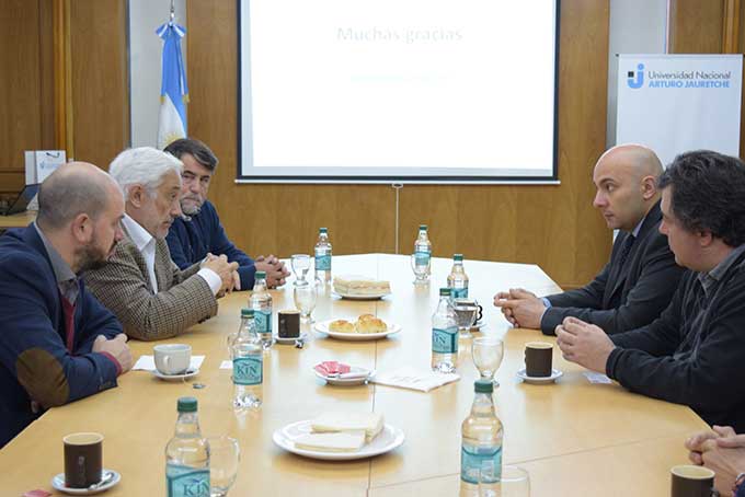 El cónsul italiano visitó la universidad