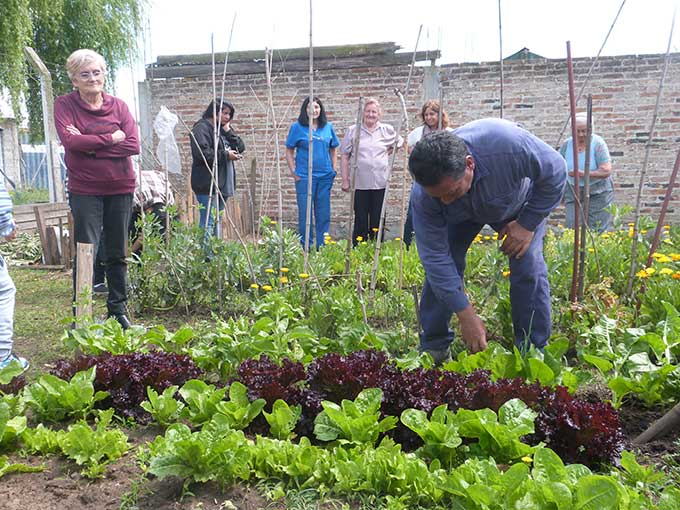 Capacitación sobre huerta orgánica a vecinos de la zona rural de Varela