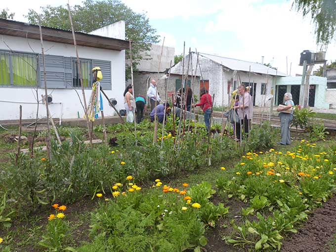 Capacitación sobre huerta orgánica a vecinos de la zona rural de Varela