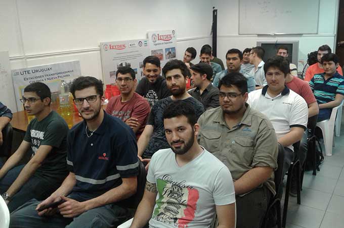 Estudiantes de Ingeniería Electromecánica visitaron fábrica de capacitores