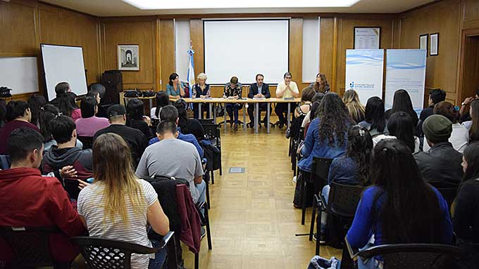 Debate en torno a Políticas Públicas en salud