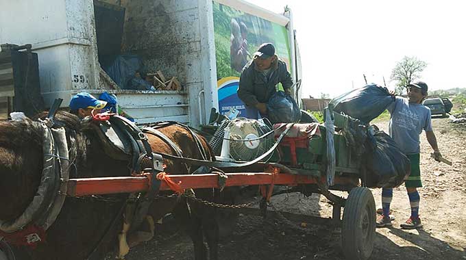 Docentes y estudiantes de la UNAJ trabajan para optimizar el trabajo de recicladores de Florencio Varela