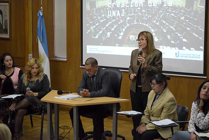 Estudiantes recrearon la sanción de la ley de creación de la UNAJ