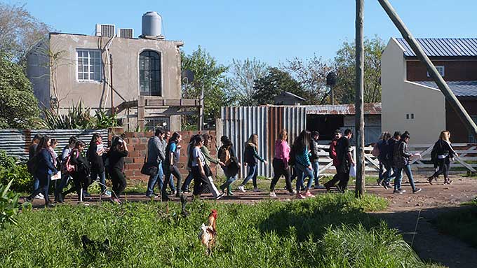 Estudiantes de Ciencias de la Salud realizaron un trabajo de campo en el barrio Km. 26 de Florencio Varela