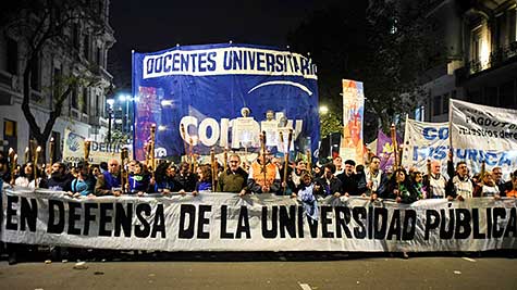 Un reclamo salarial paraliza a todas las universidades públicas argentinas