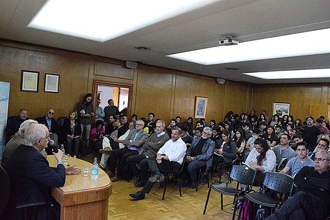 Jorge Taiana participó del ciclo Repensar la política, en la UNAJ