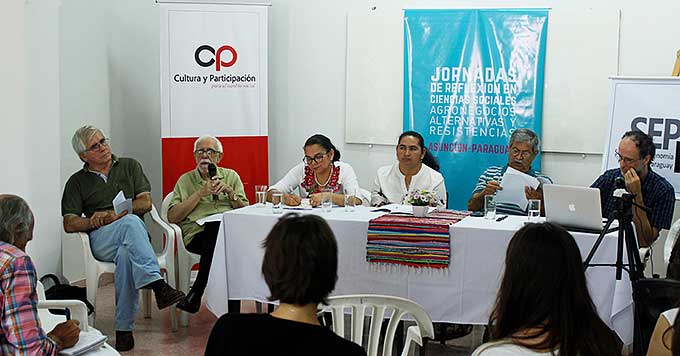 Referentes de la academia y los movimientos sociales analizaron críticamente el modelo del agronegocio