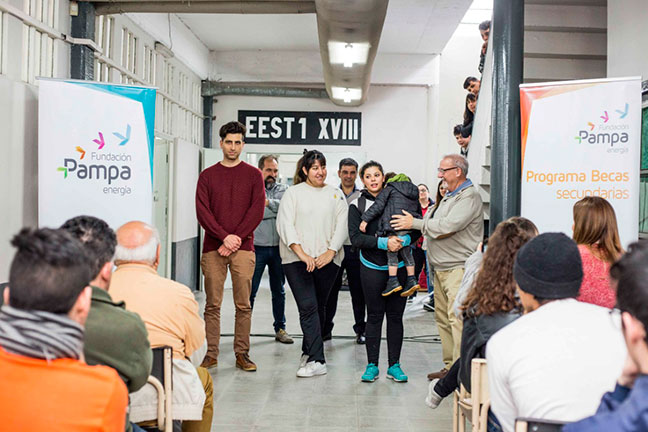 Estudiantes De La UNAJ Becados Por La Fundación Pampa Energía