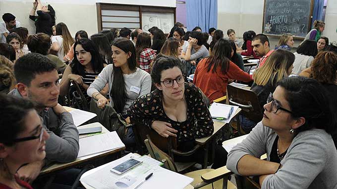 El Debate Académico Por El Calendario Que Aprobó La UBA