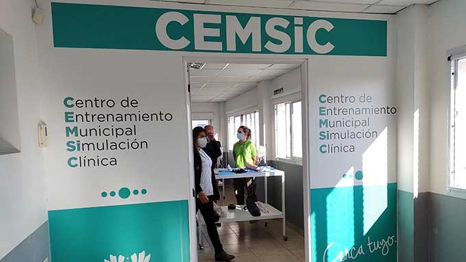 Nuevo Centro de Entrenamiento Municipal en Simulación Clínica a cargo de egresadas de la UNAJ