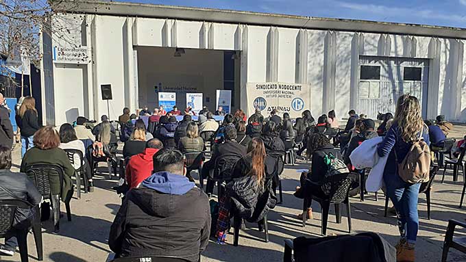 Acto Nodocente por el pase a planta de trabajadores y trabajadoras