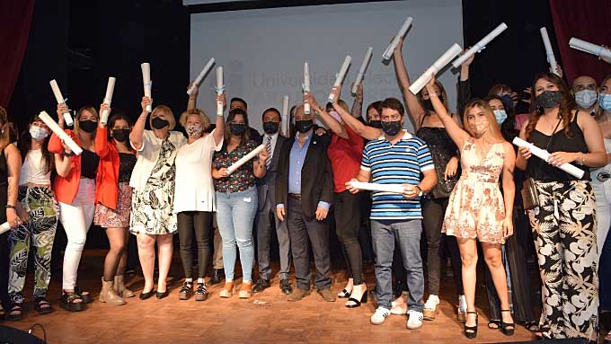 Emotivo acto de entrega de diplomas