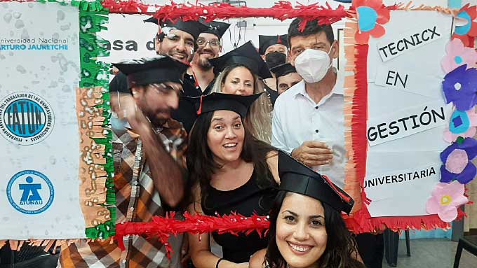Primeros graduados/as de la Tecnicatura en Gestión Universitaria