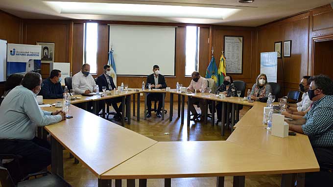 Representantes de la Universidad Nacional de Honduras visitaron la UNAJ