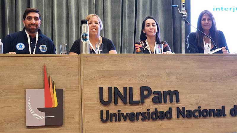 Estudiantes, docentes y Nodocentes en congreso de la Universidad Nacional de La Pampa