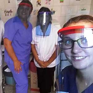 Estudiantes fabricaron y donaron mascarillas protectoras del coronavirus