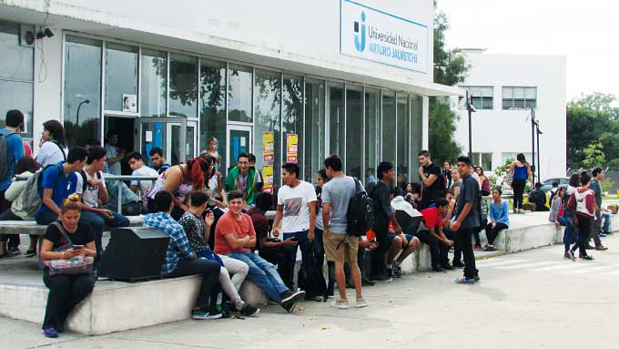 Más de 6 mil personas que habían perdido la regularidad, vuelven a cursar en la UNAJ