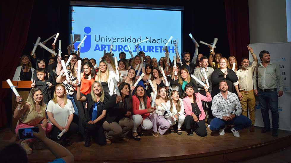 Acto de colación: 56 nuevos egresados de la UNAJ