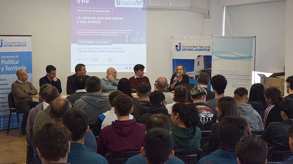 Estudiantes de escuelas medias participaron del lanzamiento del Proyecto “La Energía que nos mueve y nos acerca”