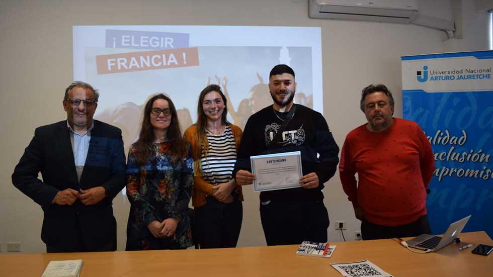 Charla sobre oportunidades y becas para estudiar en Francia