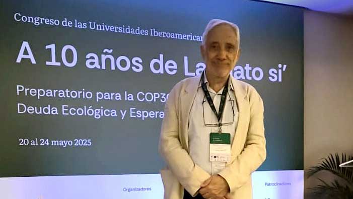 El rector Emérito Ernesto Villanueva participa en representación de la UNAJ del Congreso de Universidades Iberoamericanas “A 10 años de la Laudato Si’: Preparatorio para la Conferencia de las Naciones Unidas sobre el Cambio Climático (COP30)”