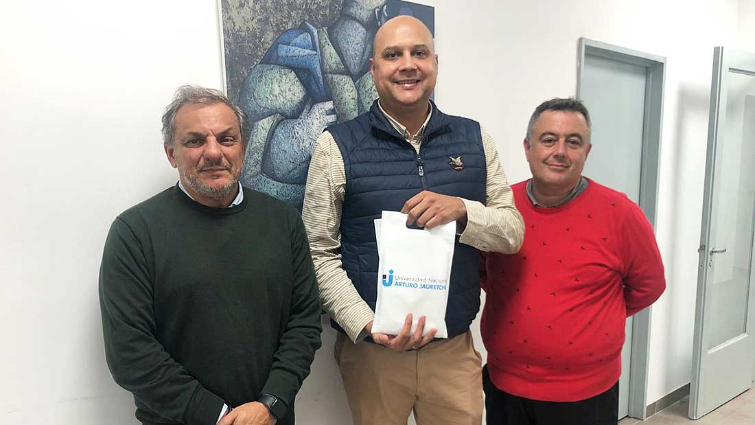 La UNAJ recibió la visita de Carlos Arboleda, presidente de la Red de Innovación Social desde la Educación Superior (RISES)