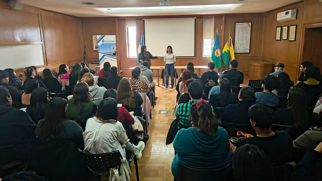 Avance Y Compromiso: Estudiantes De La UNAJ Se Forman Como Docentes Noveles