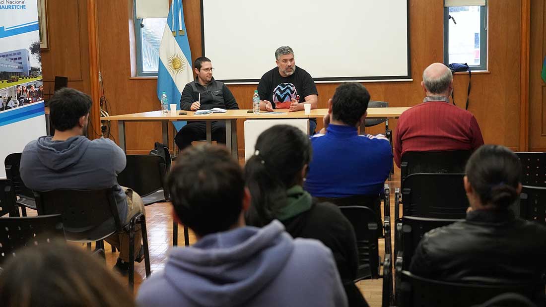 Presentación de libro “Jefes”, de Leandro Renou